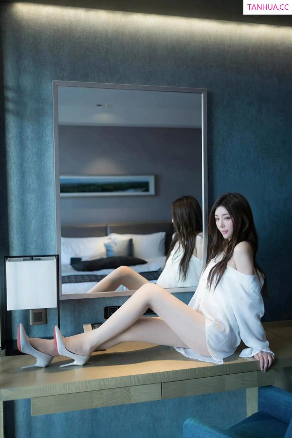   [XiuRen]高清写真图 2025.07.03 No.10502 悦兮 性感白T第12张图片